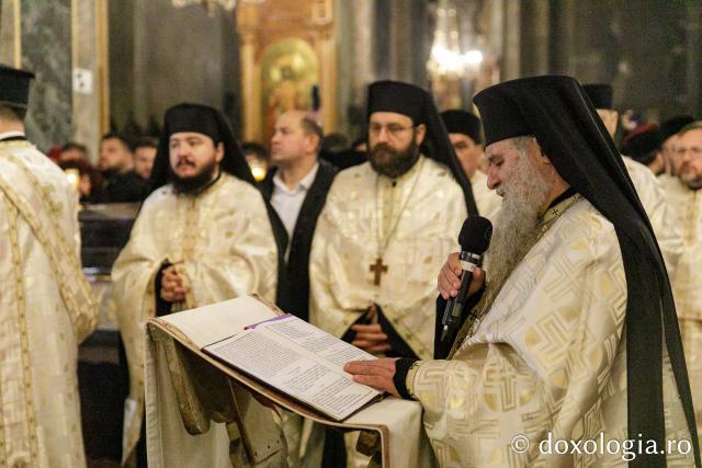 Procesiunea scoaterii spre închinare a moaștelor Sfintei Cuvioase Parascheva – 2025