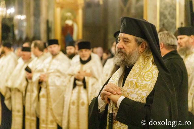 Procesiunea scoaterii spre închinare a moaștelor Sfintei Cuvioase Parascheva – 2025