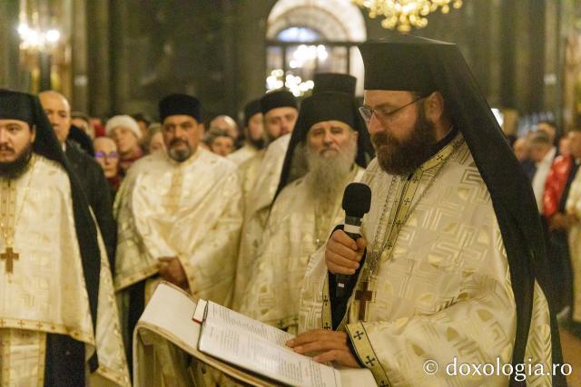 Procesiunea scoaterii spre închinare a moaștelor Sfintei Cuvioase Parascheva – 2025