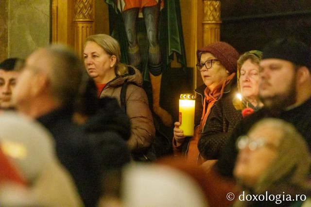 Procesiunea scoaterii spre închinare a moaștelor Sfintei Cuvioase Parascheva – 2025