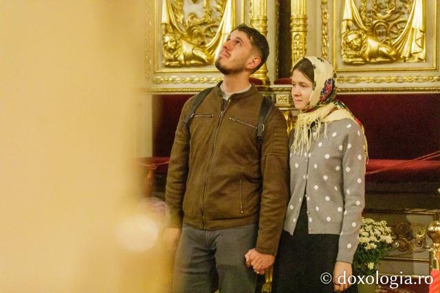 Procesiunea scoaterii spre închinare a moaștelor Sfintei Cuvioase Parascheva – 2025