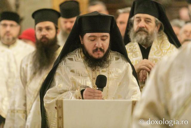 Procesiunea scoaterii spre închinare a moaștelor Sfintei Cuvioase Parascheva – 2025