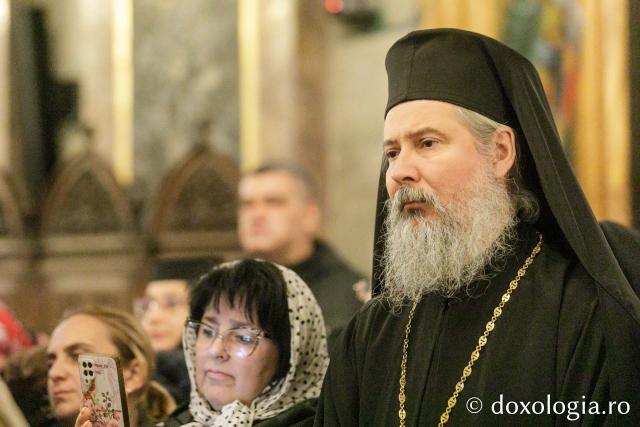 Procesiunea scoaterii spre închinare a moaștelor Sfintei Cuvioase Parascheva – 2025