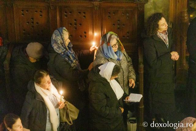 Procesiunea scoaterii spre închinare a moaștelor Sfintei Cuvioase Parascheva – 2025