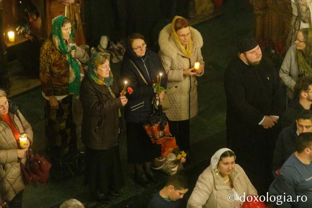 Procesiunea scoaterii spre închinare a moaștelor Sfintei Cuvioase Parascheva – 2025
