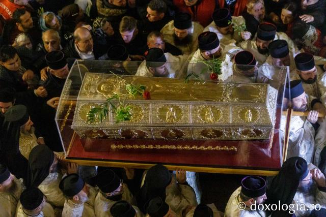 Procesiunea scoaterii spre închinare a moaștelor Sfintei Cuvioase Parascheva – 2025
