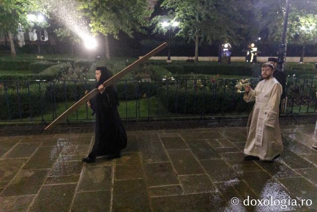 Procesiunea scoaterii spre închinare a moaștelor Sfintei Cuvioase Parascheva – 2025