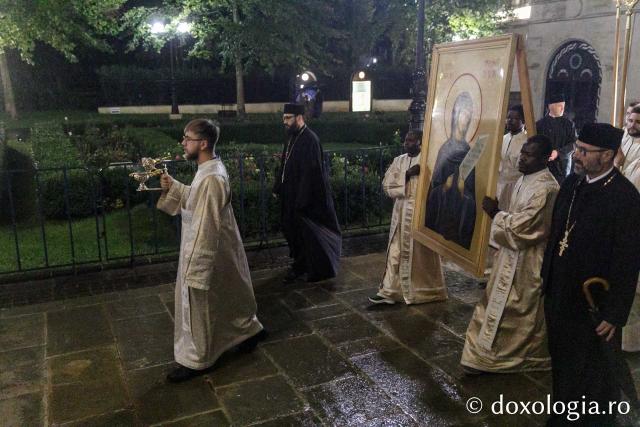 Procesiunea scoaterii spre închinare a moaștelor Sfintei Cuvioase Parascheva – 2025