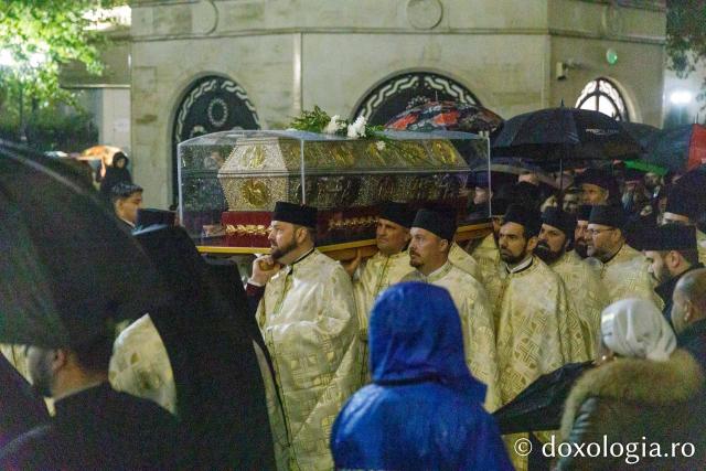 Procesiunea scoaterii spre închinare a moaștelor Sfintei Cuvioase Parascheva – 2025