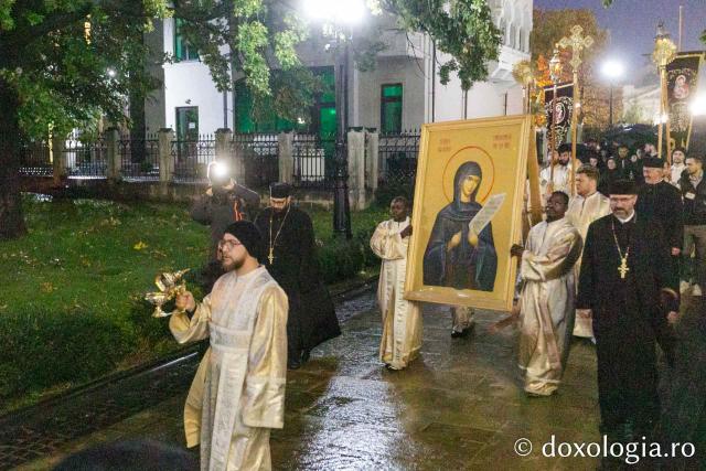 Procesiunea scoaterii spre închinare a moaștelor Sfintei Cuvioase Parascheva – 2025