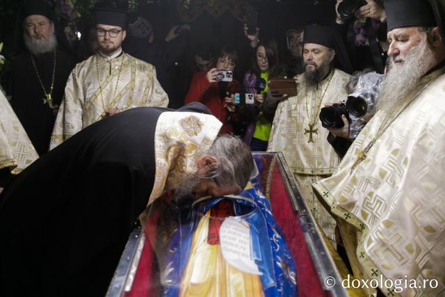Procesiunea scoaterii spre închinare a moaștelor Sfintei Cuvioase Parascheva – 2025
