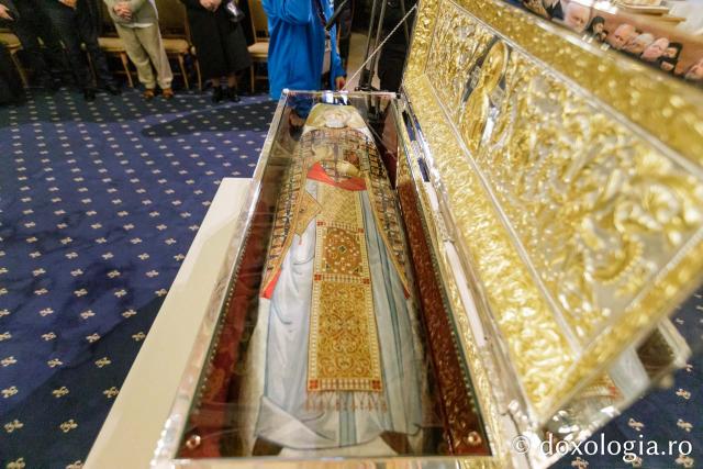 Racla cu moaștele Sfântului Preot Mărturisitor Dumitru Stăniloae