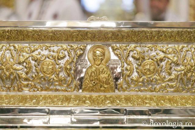 Racla cu moaștele Sfântului Preot Mărturisitor Dumitru Stăniloae