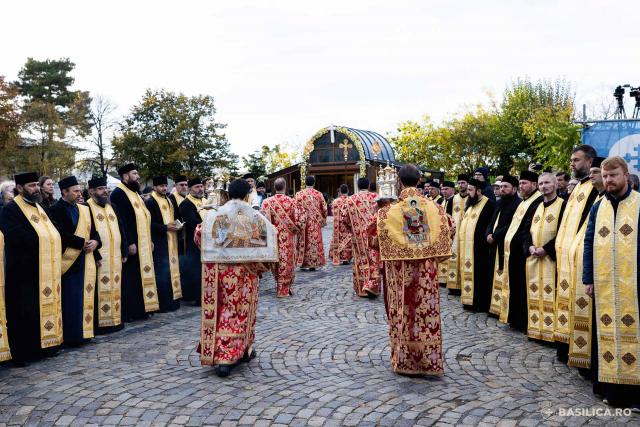 Priveghere în cinstea Sfântului Dimitrie, Izvorâtorul de Mir, la Catedrala Patriarhală (2025) / Foto: Raluca-Emanuela Ene – basilica.ro Priveghere în cinstea Sfântului Dimitrie, Izvorâtorul de Mir, la Catedrala Patriarhală (2025)