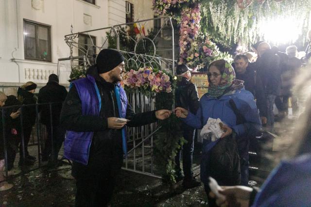 Voluntarii Sfintei Parascheva – mâini care slujesc, inimi care veghează