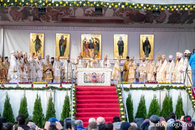 Bucuria credinței la Iași – Sfânta Liturghie în cinstea Sfintei Parascheva și a Sfântului Grigorie Palama, 2025 / Foto: Pr. Silviu Cluci Bucuria credinței la Iași – Sfânta Liturghie în cinstea Sfintei Parascheva și a Sfântului Grigorie Palama, 2025