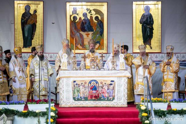 Bucuria credinței la Iași – Sfânta Liturghie în cinstea Sfintei Parascheva și a Sfântului Grigorie Palama, 2025 / Foto: Pr. Silviu Cluci Bucuria credinței la Iași – Sfânta Liturghie în cinstea Sfintei Parascheva și a Sfântului Grigorie Palama, 2025
