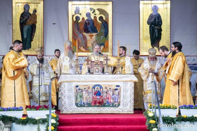 Bucuria credinței la Iași – Sfânta Liturghie în cinstea Sfintei Parascheva și a Sfântului Grigorie Palama, 2025 / Foto: Pr. Silviu Cluci Bucuria credinței la Iași – Sfânta Liturghie în cinstea Sfintei Parascheva și a Sfântului Grigorie Palama, 2025