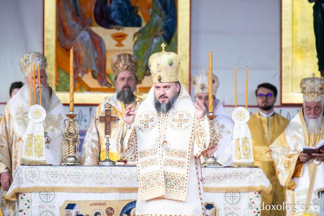 Bucuria credinței la Iași – Sfânta Liturghie în cinstea Sfintei Parascheva și a Sfântului Grigorie Palama, 2025 / Foto: Pr. Silviu Cluci Bucuria credinței la Iași – Sfânta Liturghie în cinstea Sfintei Parascheva și a Sfântului Grigorie Palama, 2025