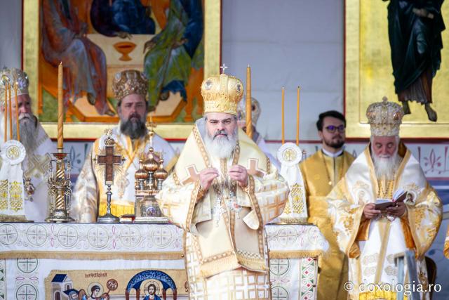 Bucuria credinței la Iași – Sfânta Liturghie în cinstea Sfintei Parascheva și a Sfântului Grigorie Palama, 2025 / Foto: Pr. Silviu Cluci Bucuria credinței la Iași – Sfânta Liturghie în cinstea Sfintei Parascheva și a Sfântului Grigorie Palama, 2025