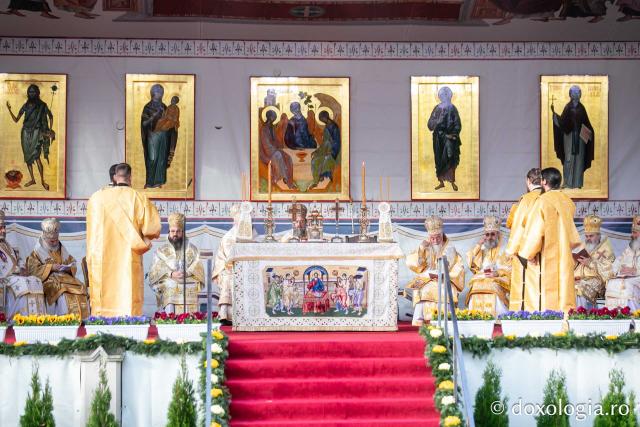 Bucuria credinței la Iași – Sfânta Liturghie în cinstea Sfintei Parascheva și a Sfântului Grigorie Palama, 2025 / Foto: Pr. Silviu Cluci Bucuria credinței la Iași – Sfânta Liturghie în cinstea Sfintei Parascheva și a Sfântului Grigorie Palama, 2025