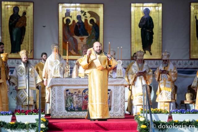 Bucuria credinței la Iași – Sfânta Liturghie în cinstea Sfintei Parascheva și a Sfântului Grigorie Palama, 2025 / Foto: Pr. Silviu Cluci Bucuria credinței la Iași – Sfânta Liturghie în cinstea Sfintei Parascheva și a Sfântului Grigorie Palama, 2025