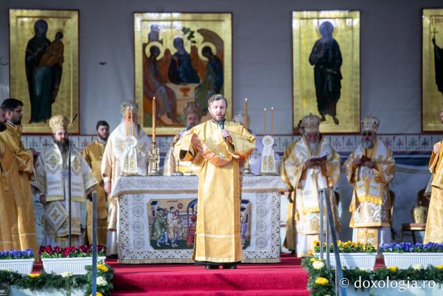 Bucuria credinței la Iași – Sfânta Liturghie în cinstea Sfintei Parascheva și a Sfântului Grigorie Palama, 2025 / Foto: Pr. Silviu Cluci Bucuria credinței la Iași – Sfânta Liturghie în cinstea Sfintei Parascheva și a Sfântului Grigorie Palama, 2025