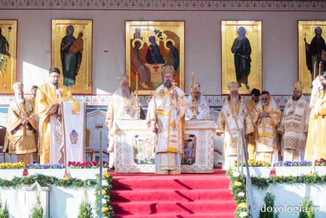 Bucuria credinței la Iași – Sfânta Liturghie în cinstea Sfintei Parascheva și a Sfântului Grigorie Palama, 2025 / Foto: Pr. Silviu Cluci Bucuria credinței la Iași – Sfânta Liturghie în cinstea Sfintei Parascheva și a Sfântului Grigorie Palama, 2025