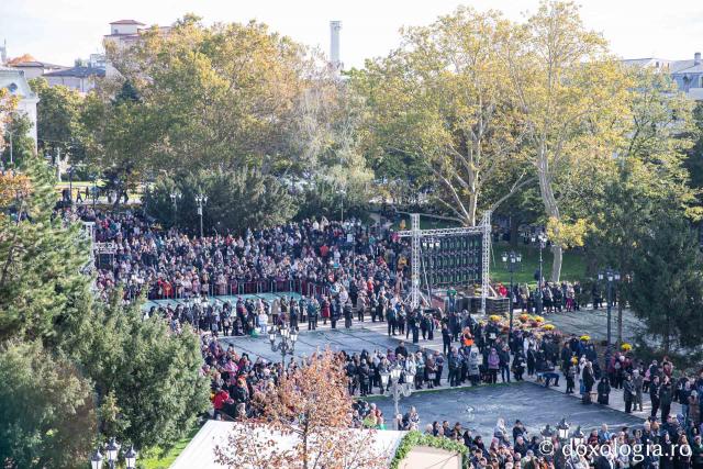 Bucuria credinței la Iași – Sfânta Liturghie în cinstea Sfintei Parascheva și a Sfântului Grigorie Palama, 2025 / Foto: Oana Nechifor Bucuria credinței la Iași – Sfânta Liturghie în cinstea Sfintei Parascheva și a Sfântului Grigorie Palama, 2025