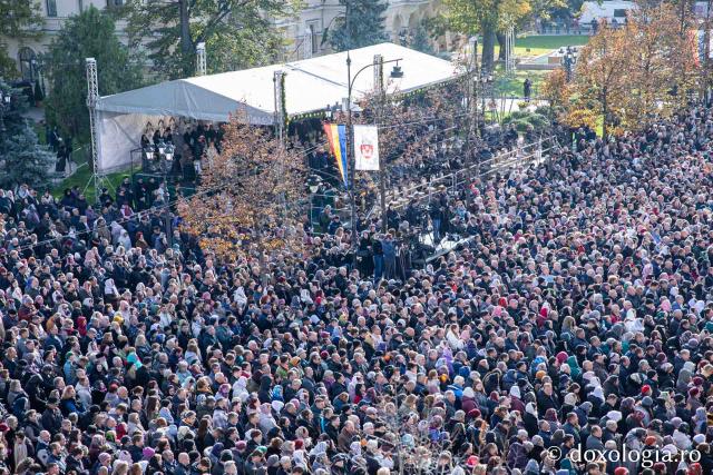 Bucuria credinței la Iași – Sfânta Liturghie în cinstea Sfintei Parascheva și a Sfântului Grigorie Palama, 2025 / Foto: Oana Nechifor Bucuria credinței la Iași – Sfânta Liturghie în cinstea Sfintei Parascheva și a Sfântului Grigorie Palama, 2025