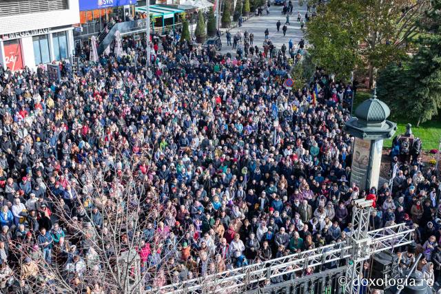 Bucuria credinței la Iași – Sfânta Liturghie în cinstea Sfintei Parascheva și a Sfântului Grigorie Palama, 2025 / Foto: Oana Nechifor Bucuria credinței la Iași – Sfânta Liturghie în cinstea Sfintei Parascheva și a Sfântului Grigorie Palama, 2025