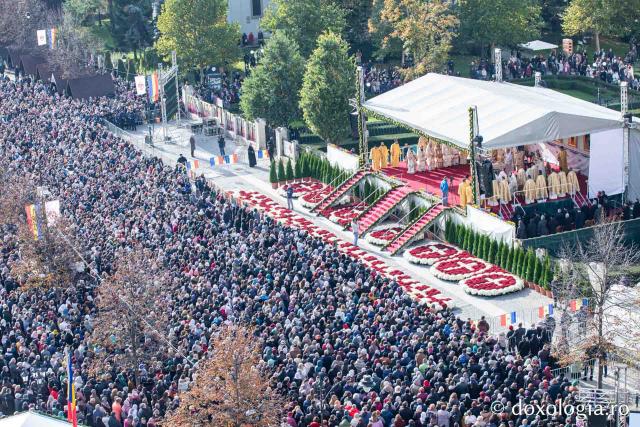 Bucuria credinței la Iași – Sfânta Liturghie în cinstea Sfintei Parascheva și a Sfântului Grigorie Palama, 2025 / Foto: Oana Nechifor Bucuria credinței la Iași – Sfânta Liturghie în cinstea Sfintei Parascheva și a Sfântului Grigorie Palama, 2025