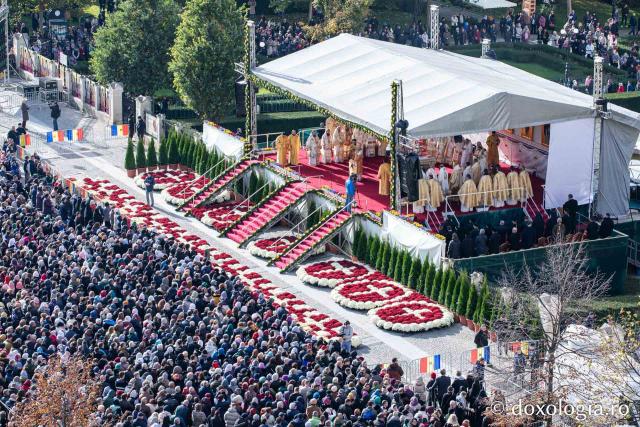 Bucuria credinței la Iași – Sfânta Liturghie în cinstea Sfintei Parascheva și a Sfântului Grigorie Palama, 2025