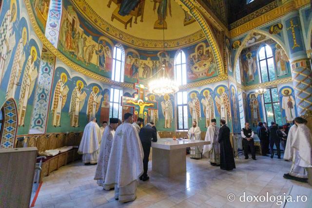 Sfințirea Bisericii „Sfânta Vineri și Sfântul Ierarh Alexandru” din Iași