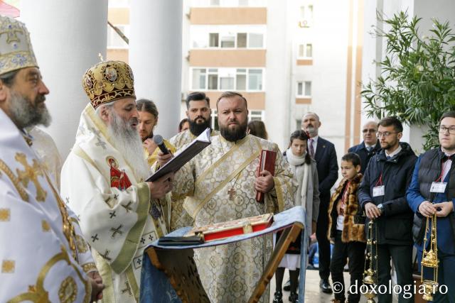 Sfințirea Bisericii „Sfânta Vineri și Sfântul Ierarh Alexandru” din Iași