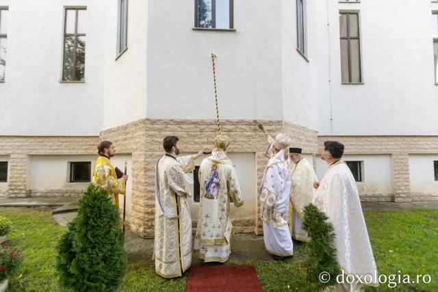 Sfințirea Bisericii „Sfânta Vineri și Sfântul Ierarh Alexandru” din Iași