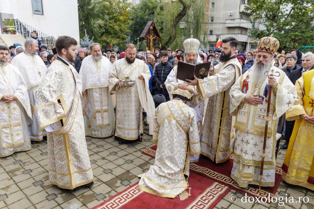 Sfințirea Bisericii „Sfânta Vineri și Sfântul Ierarh Alexandru” din Iași