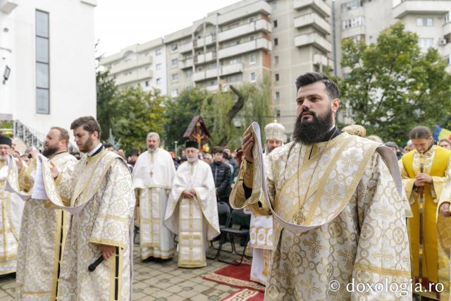 Sfințirea Bisericii „Sfânta Vineri și Sfântul Ierarh Alexandru” din Iași