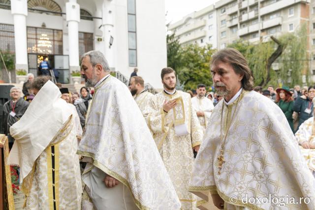 Sfințirea Bisericii „Sfânta Vineri și Sfântul Ierarh Alexandru” din Iași