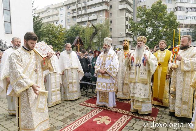 Sfințirea Bisericii „Sfânta Vineri și Sfântul Ierarh Alexandru” din Iași