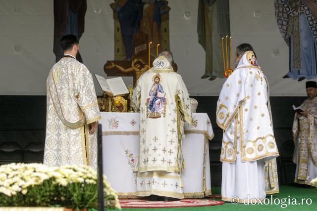 Sfințirea Bisericii „Sfânta Vineri și Sfântul Ierarh Alexandru” din Iași
