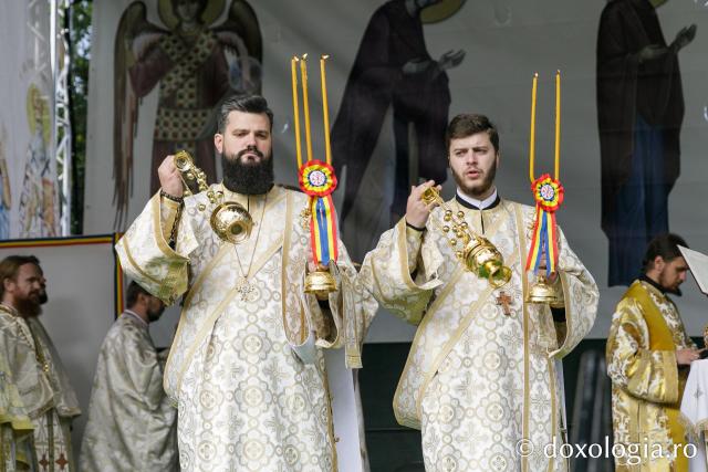 Sfințirea Bisericii „Sfânta Vineri și Sfântul Ierarh Alexandru” din Iași