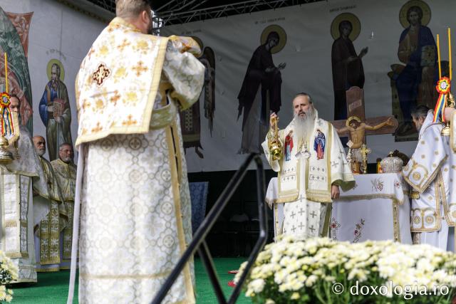 Sfințirea Bisericii „Sfânta Vineri și Sfântul Ierarh Alexandru” din Iași