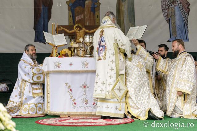 Sfințirea Bisericii „Sfânta Vineri și Sfântul Ierarh Alexandru” din Iași