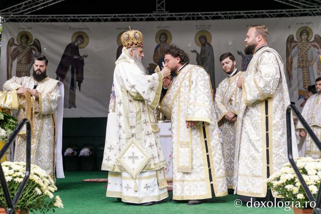 Sfințirea Bisericii „Sfânta Vineri și Sfântul Ierarh Alexandru” din Iași