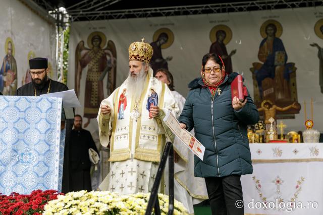 Sfințirea Bisericii „Sfânta Vineri și Sfântul Ierarh Alexandru” din Iași