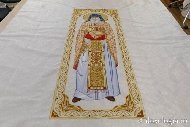 Veșminte brodate pentru Sfinții Cuvioși Petroniu de la Prodromu și Dionisie de la Colciu / Foto: pr. Silviu Cluci Veșminte brodate pentru Sfinții Cuvioși Petroniu de la Prodromu și Dionisie de la Colciu