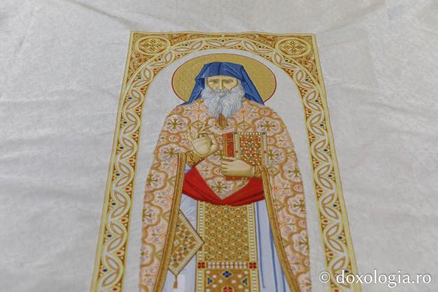 Veșminte brodate pentru Sfinții Cuvioși Petroniu de la Prodromu și Dionisie de la Colciu / Foto: pr. Silviu Cluci Veșminte brodate pentru Sfinții Cuvioși Petroniu de la Prodromu și Dionisie de la Colciu