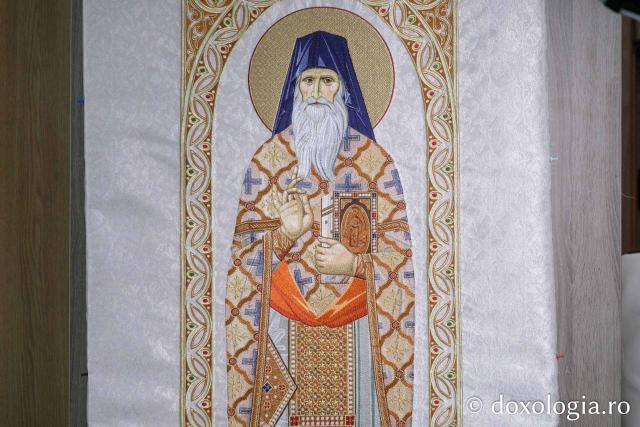 Veșminte brodate pentru Sfinții Cuvioși Petroniu de la Prodromu și Dionisie de la Colciu / Foto: pr. Silviu Cluci Veșminte brodate pentru Sfinții Cuvioși Petroniu de la Prodromu și Dionisie de la Colciu