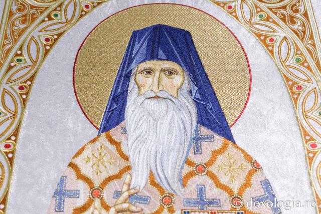 Veșminte brodate pentru Sfinții Cuvioși Petroniu de la Prodromu și Dionisie de la Colciu / Foto: pr. Silviu Cluci Veșminte brodate pentru Sfinții Cuvioși Petroniu de la Prodromu și Dionisie de la Colciu